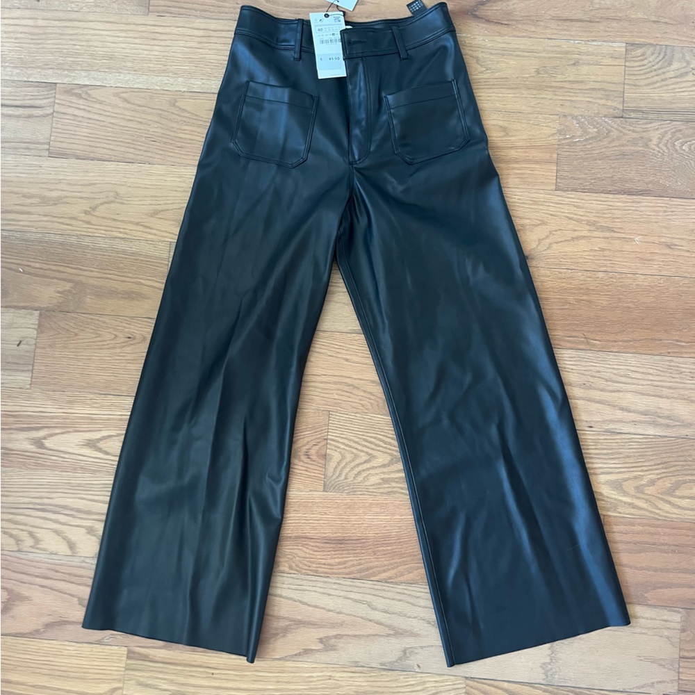 Zara Wide Legged Cropped Leather Pants. Size 8. Black.